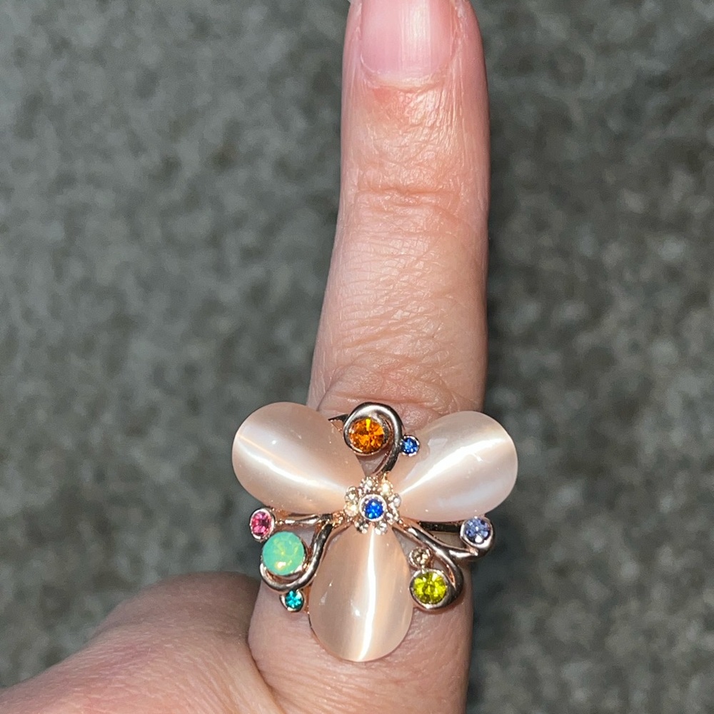 Beautiful floral/ butterfly type  woman’s ring size 7.5